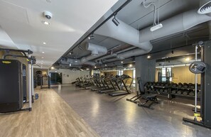 Gym - WelHome - Incredible Waterfront Apt With Mesmerizing views (Dubai)