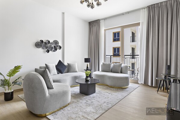 Appartement Deluxe | Coin séjour | TV connectée de 65 pouces avec chaînes par câble, télévision, Netflix