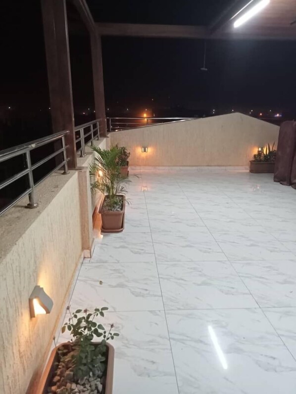 Vista frontal de la propiedad
