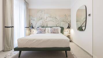 Apartamento clássico | Roupas de cama premium, camas com colchões pillow-top