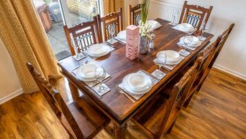 Rumah Tradisional, kamar mandi pribadi | Tempat makan