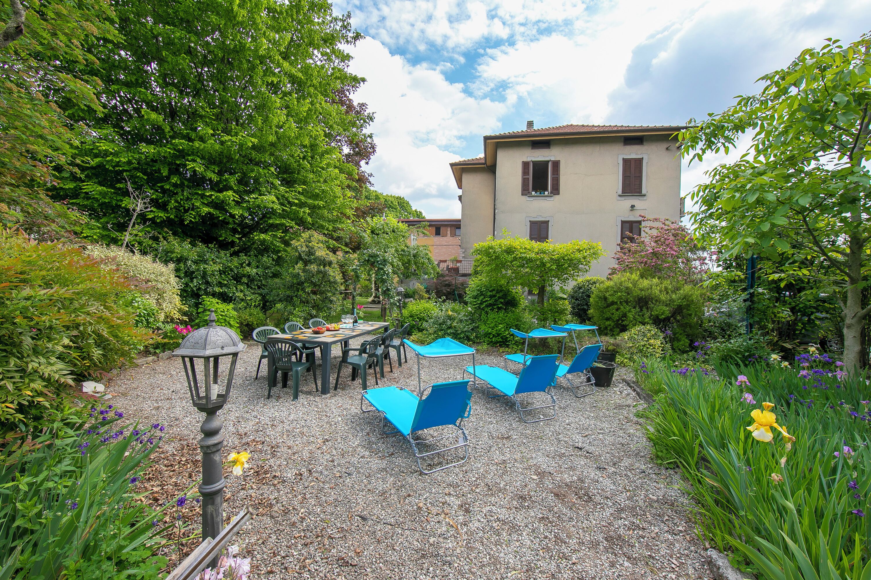 Family House, Multiple Bedrooms (Anita Lake - Shared Pool) | Outdoor dining
