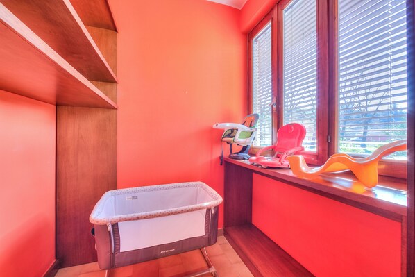 Family House, Multiple Bedrooms (Anita Lake - Shared Pool) | Interior
