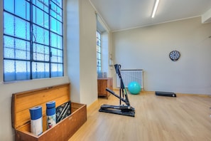 Family House, Multiple Bedrooms (Anita Lake - Shared Pool) | Fitness facility