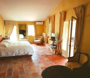 2 chambres, fer et planche à repasser, Wi-Fi gratuit, draps fournis