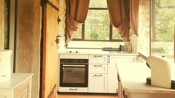 Réfrigérateur, four, plaque de cuisson, cafetiÚre/bouilloire