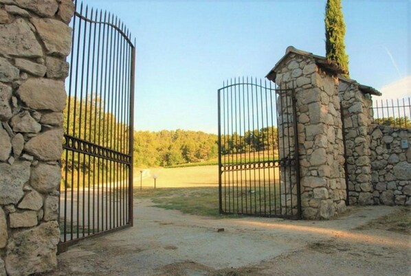 Enceinte de l’hébergement