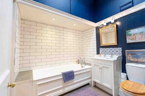 Hair dryer, towels, soap - The West Wing (Long Bredy)