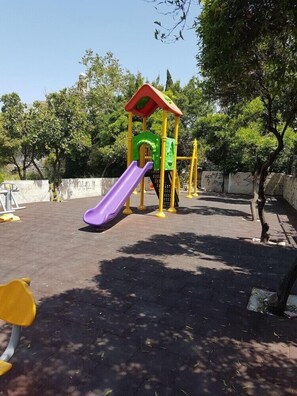 พื้นที่เล่นสำหรับเด็ก