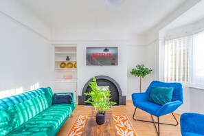 Premium House, Private Bathroom, Garden View (4 Bed Detached in Heswall) | Lounge