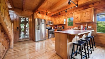 KĂŒhlschrank, Mikrowelle, Ofen, Herdplatte