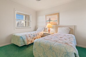 3 bedrooms, free WiFi, bed sheets - Oceanfront 3 Bedroom Condo at Golden Strand E3 (Kill Devil Hills)