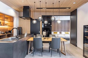 Superior Villa | Minibar, laptop workspace, blackout drapes, iron/ironing board