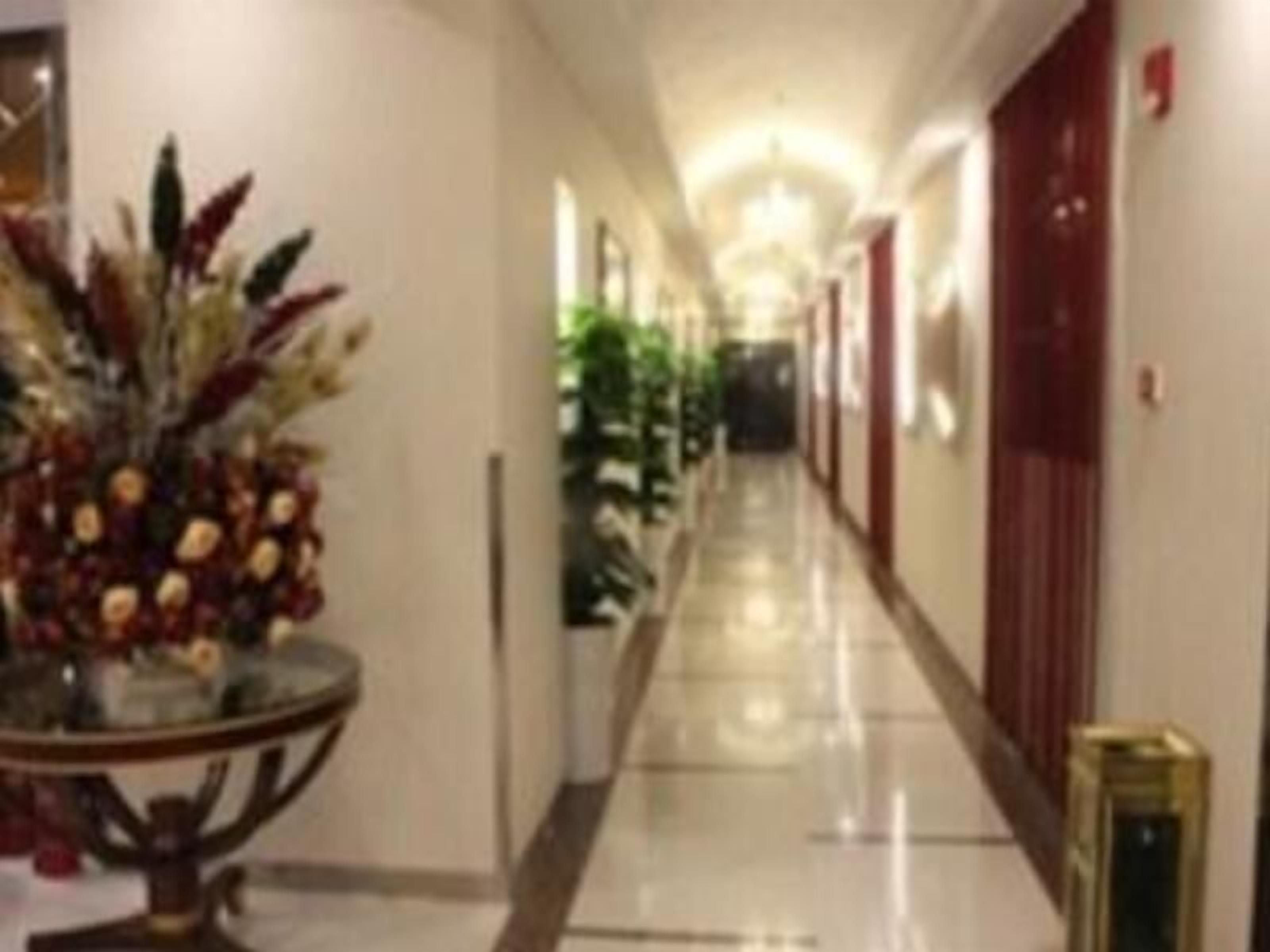 المنشأة من الداخل