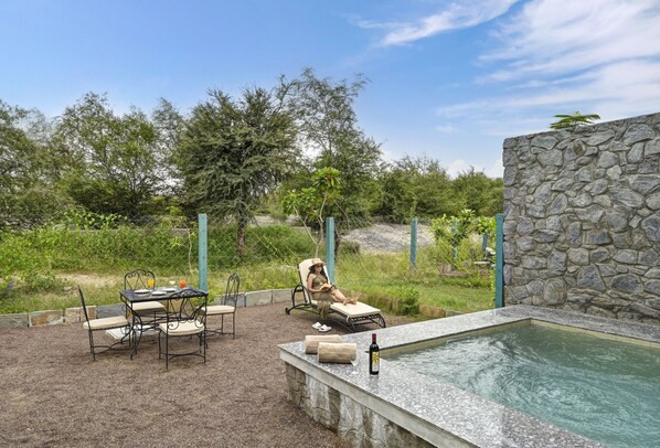 Luxury Double Room | Living area - Trulyy The Jawai Leapord Kingdom  (Bali)