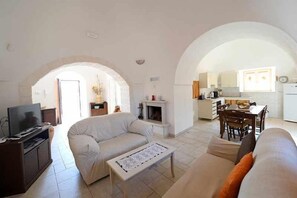 TV, fireplace - Trullo Antico with exclusive swimming pool (Ostuni)