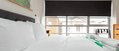 Basic Apartment, 1 Double Bed | 1 bedroom, iron/ironing board, bed sheets