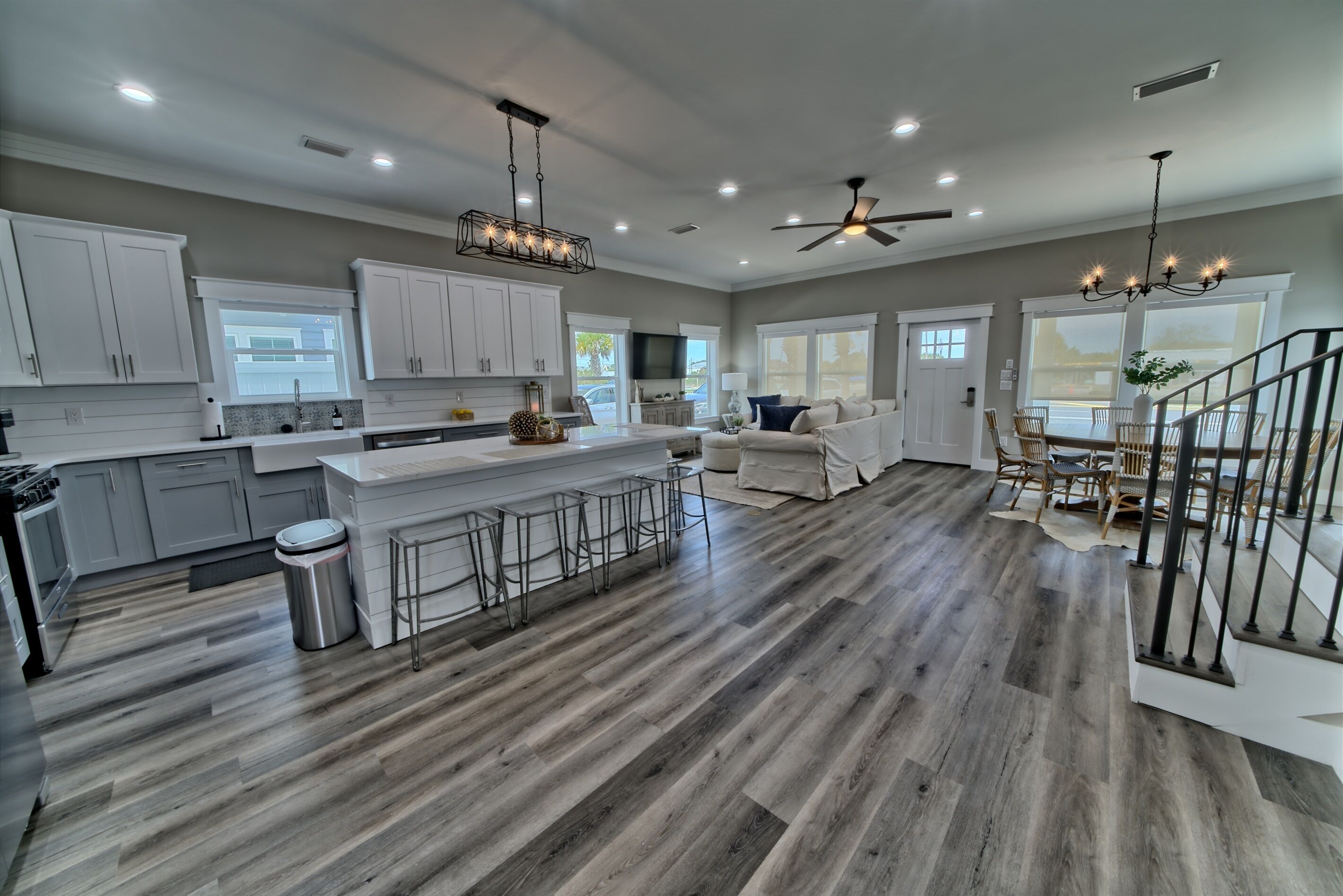 Beautiful New Beach Home on Thomas Dr/Heated pool!