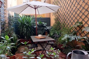 Outdoor dining - Laterano - Apartment for 4 pax with outdoor space close to the Coloseum (Roma)