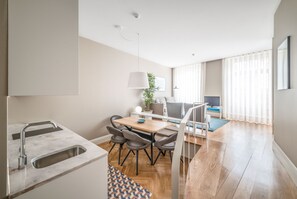 Standard-Apartment | Wohnbereich | Flachbildfernseher