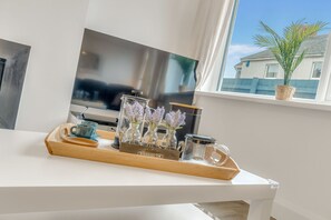 Interior - Jungle Hot Tub, Outdoor Shower, Games Room, Free Netflix, 4 double bedrooms (Peverell)