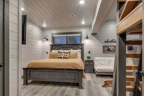 10 bedrooms, free WiFi, bed sheets