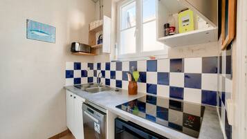 Réfrigérateur, micro-ondes, four, lave-vaisselle