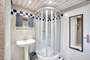 Douche, sèche-cheveux