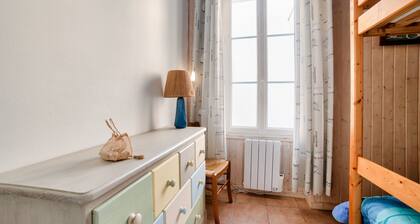 Pretty house with courtyard for 5 people