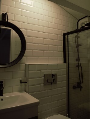 Deluxe Room | Bathroom