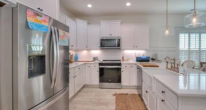 6BR/4BA Home - BRAND NEW, Event Home, Heart of OKI, Sleeps 14