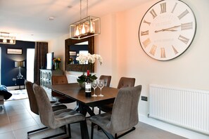 50-inch flat-screen TV with digital channels, TV - Just Stay Wales - Waterfront Townhouse  (Swansea)