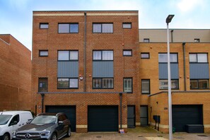 Exterior - Just Stay Wales - Waterfront Townhouse  (Swansea)