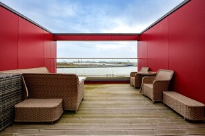 Luxury House | Terrace/patio - Just Stay Wales - Waterfront Townhouse  (Swansea)