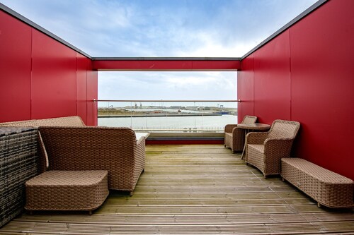 Just Stay Wales - Waterfront Townhouse 