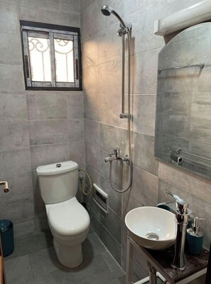 Douche, bidet