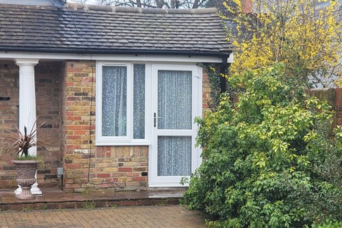 Apartment - Sleeps 2 - Parking - Wi-fi