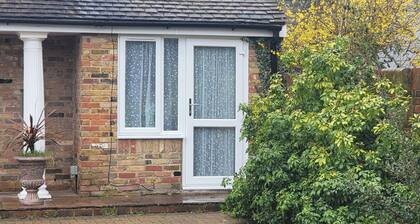 Apartment - Sleeps 2 - Parking - Wi-fi