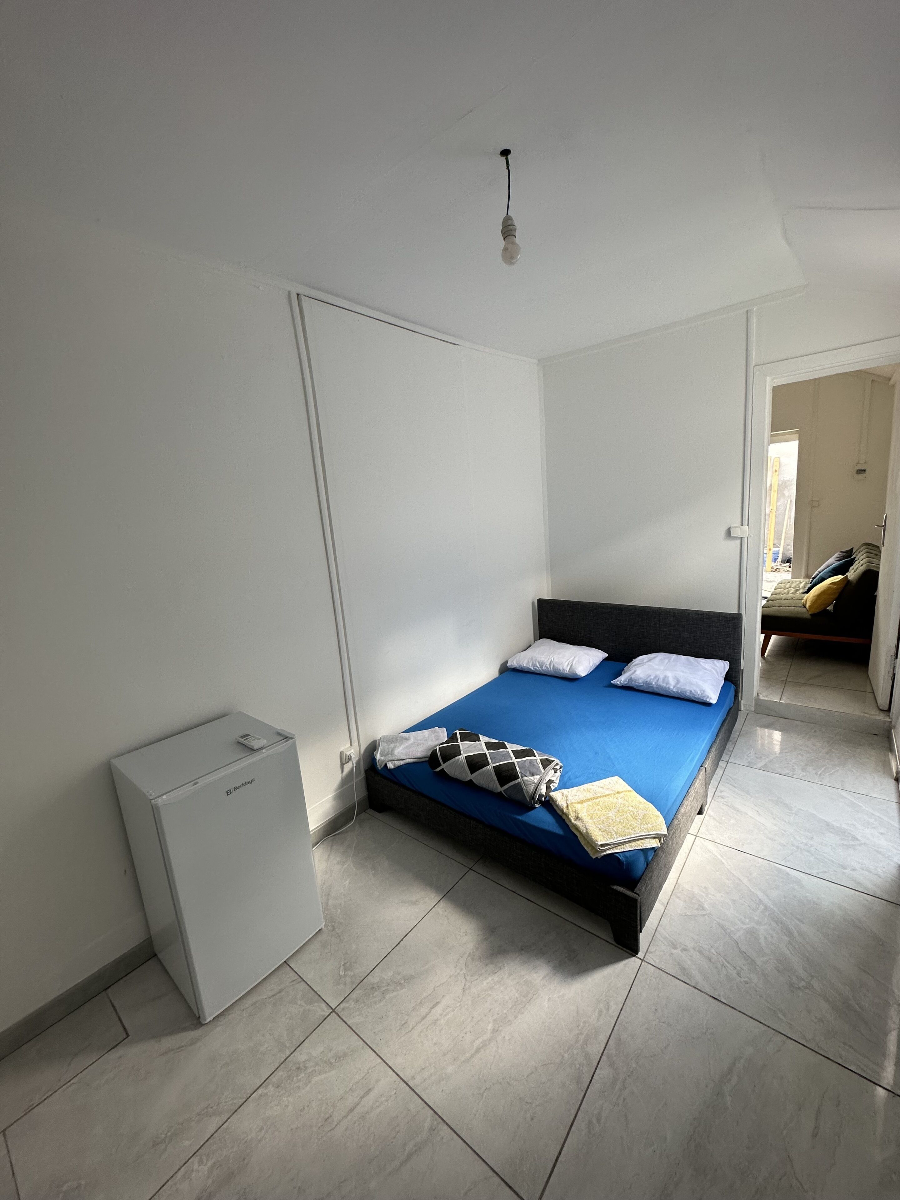 basic triple room | free wifi, bed sheets