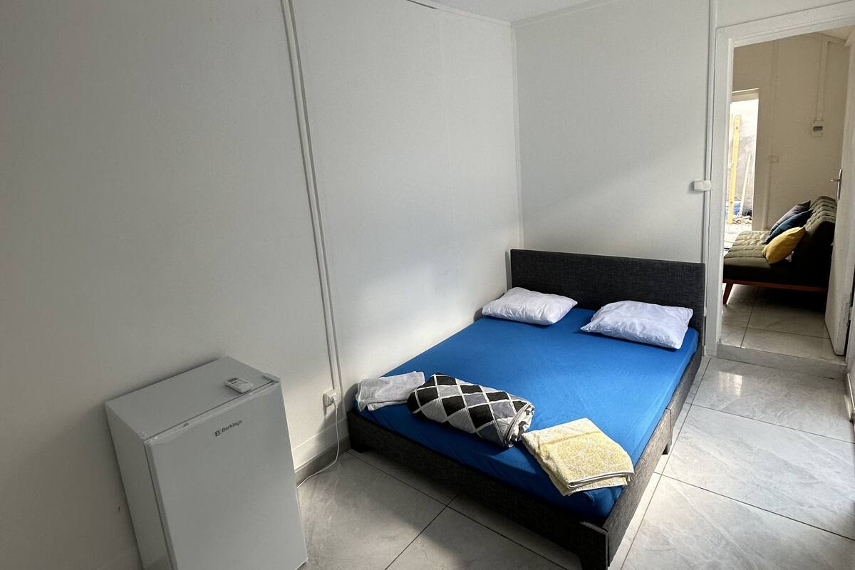 basic triple room | free wifi, bed sheets