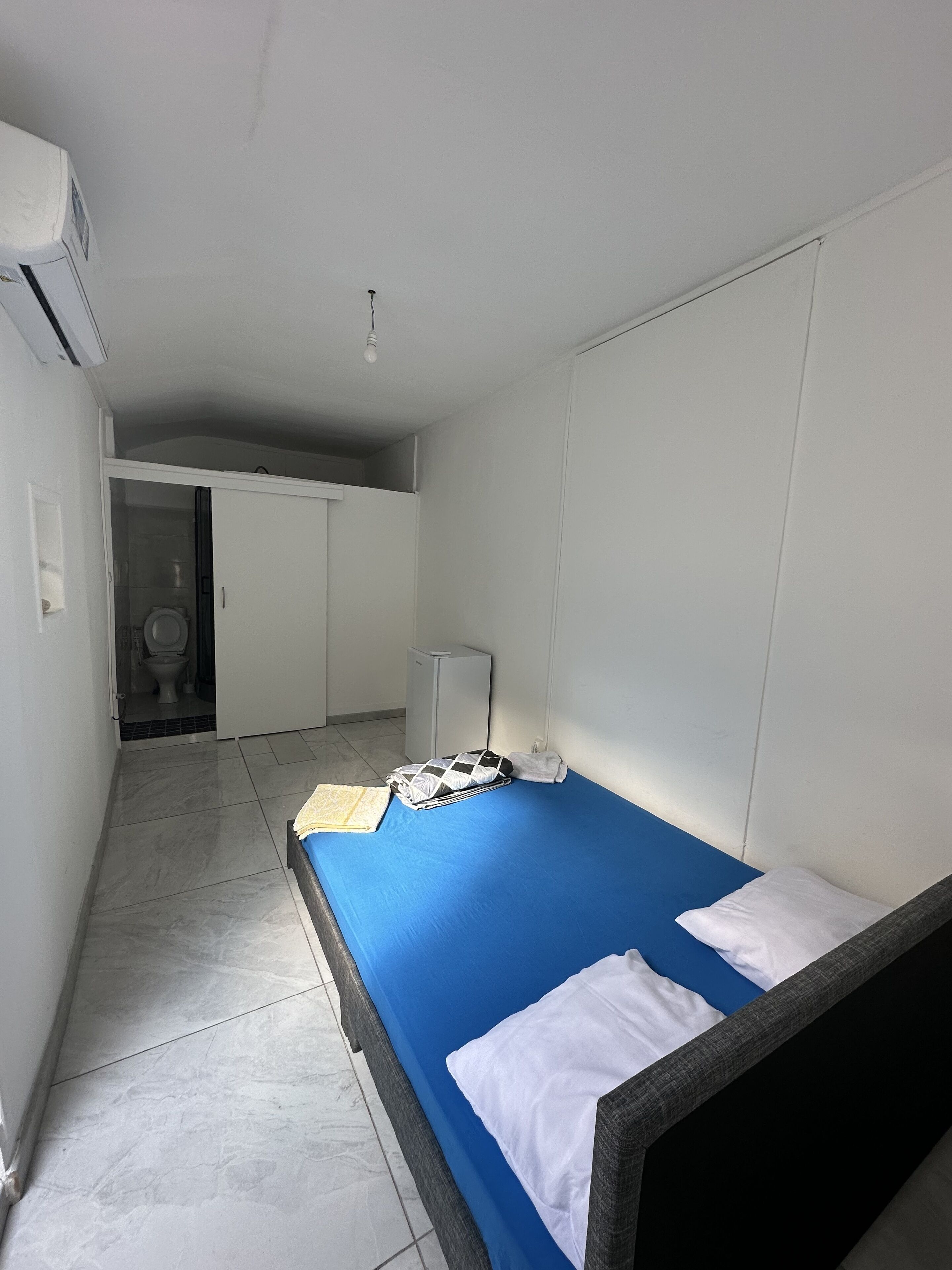 basic triple room | free wifi, bed sheets