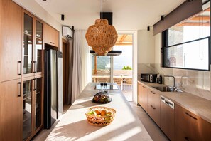 Fridge, microwave, oven, stovetop - New Falasarna Luxury Villas I Free car & two pools (Kissamos)