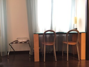 Down duvets, desk, soundproofing, free WiFi - Luxury Rooms Padova Station (Padova)