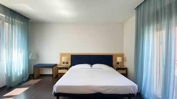 Standard Double Room, 1 Double Bed | Down duvets, desk, soundproofing, free WiFi