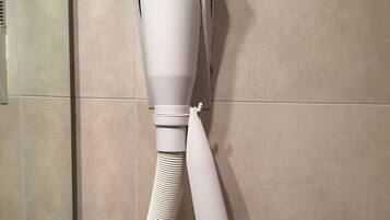 Doccia, set di cortesia gratuito, asciugacapelli, bidet