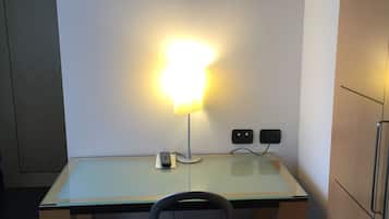 Habitación individual estándar | Edredón, escritorio, insonorización y wifi gratis