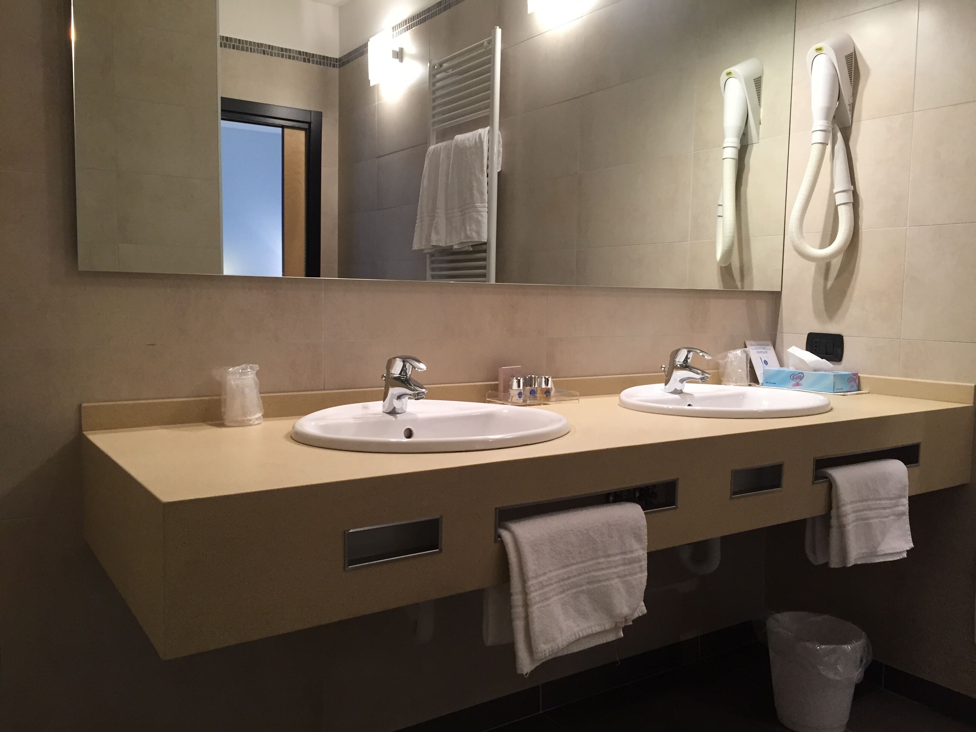 Suite | Badezimmer | Dusche, kostenlose Toilettenartikel, Haartrockner, Bidet