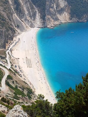 A coastal road with a beach and cliffs. - Traditional house in the north of the island of Kefalonia (Kefalonia) (Kokolata Kothrea)