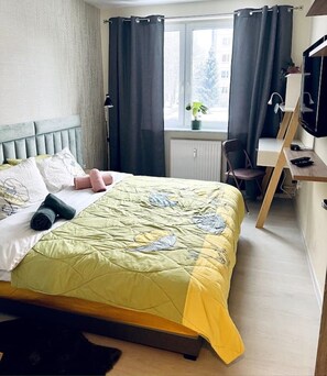 1 bedroom, desk, iron/ironing board, WiFi