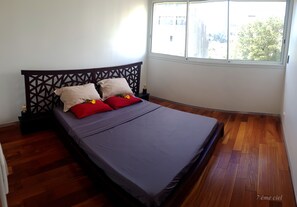 2 bedrooms, iron/ironing board, WiFi
